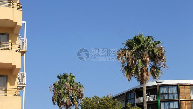 那么，如何从众多景点中筛选出国内游十大必去景点呢？以下是一些评判标准：